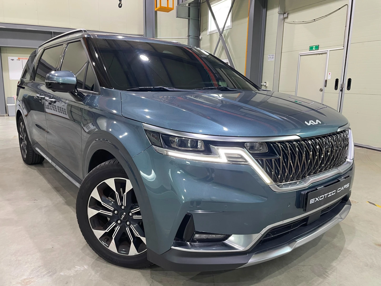 Kia Carnival 2.2D ! 8+ 1 ! Signature !